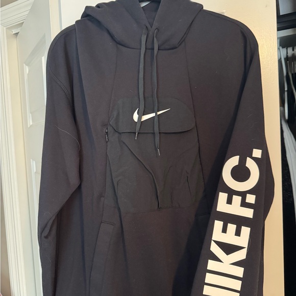 4 Nike FC Sweatshirts Size Medium - Picture 6 of 9